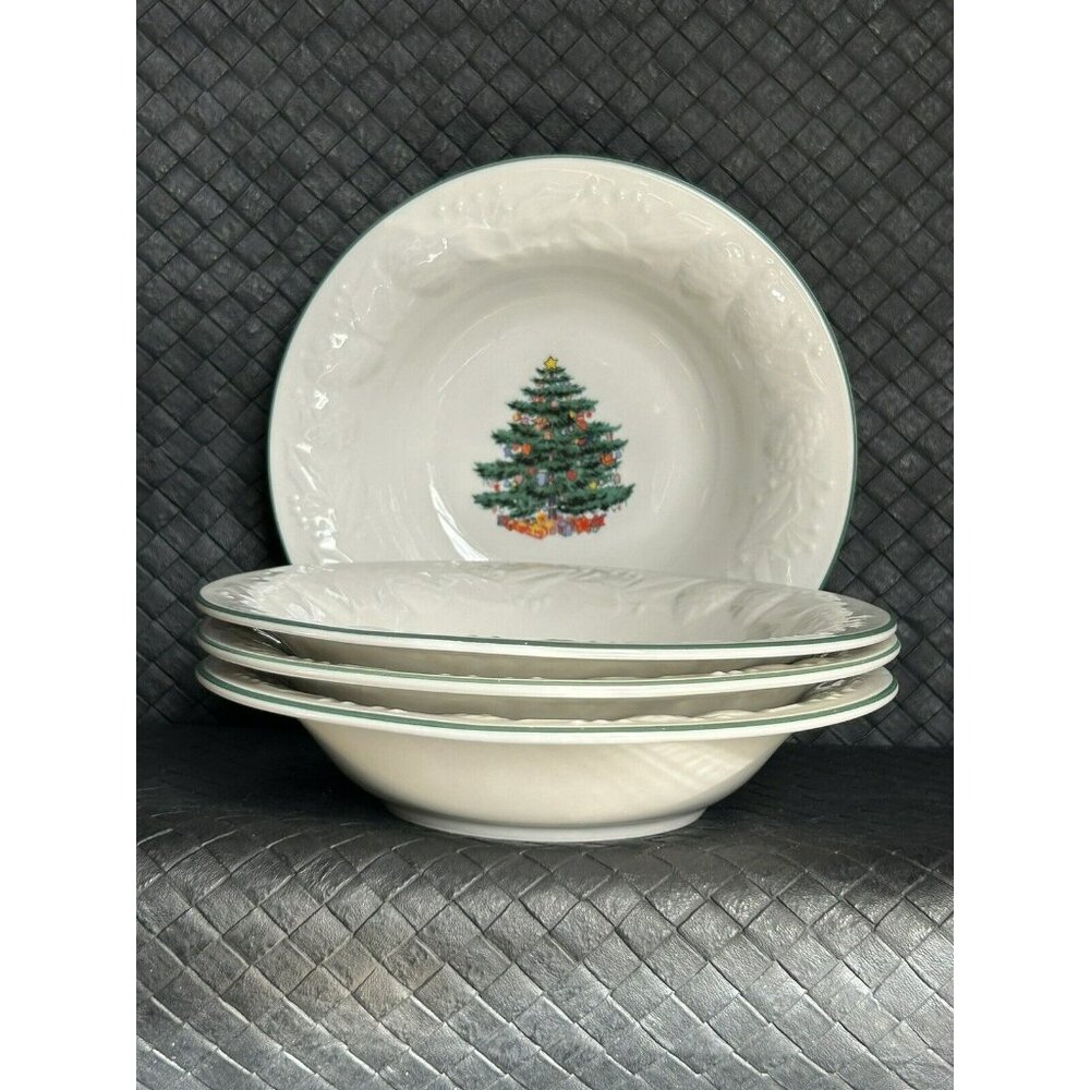 Christmas Tree Embossed Pinecones Salad Soup Bowls Set Of 4 7 Inch 1970 Vintage